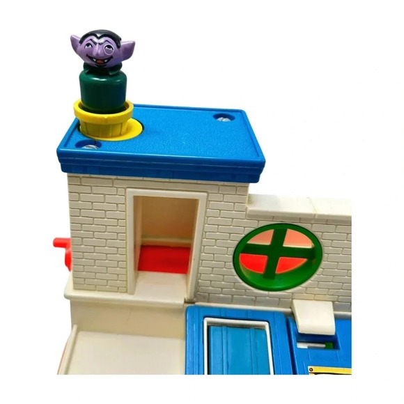 Vintage Fisher Price Play Family Sesame Street Clubhouse w 4 Figures 1976 - Picture 5 of 13